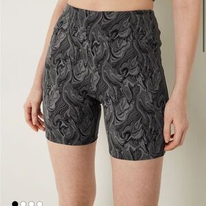 PINK women’s Gray Swirl 6” high waist biker Shorts XL *Free in bundle over $10